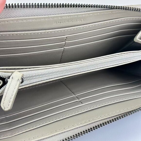 Burberry Signature Logo Wallet - Picture 7 of 7